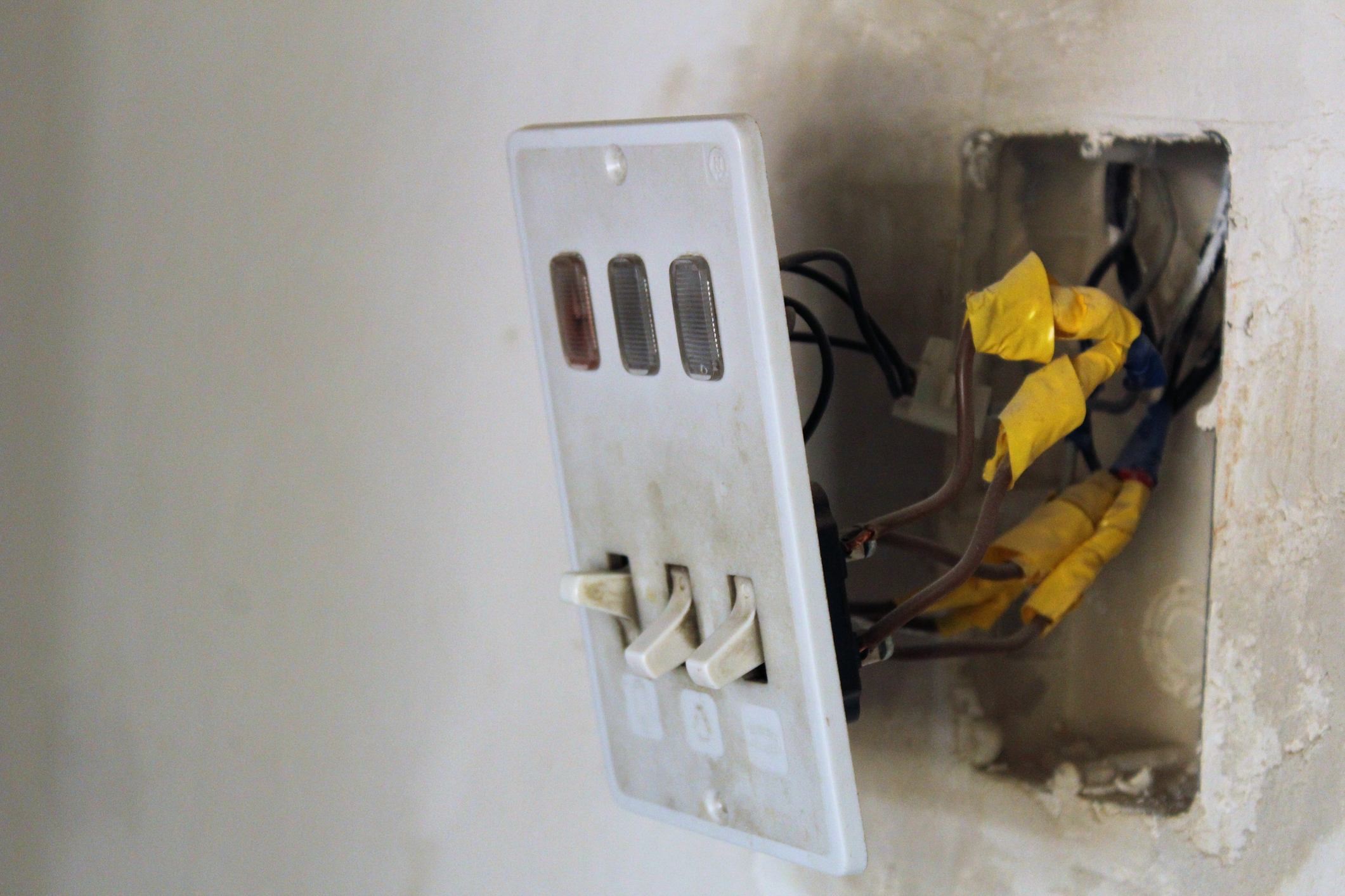 Risk outdated electrical wiring, Modern Wiring Standards.